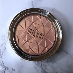 Milani flashing light Gold  highlighter